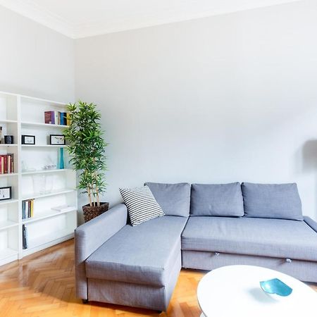 Spacious And Brilliant Apartment In Duomo By Easylife Milan Bagian luar foto