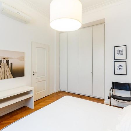 Spacious And Brilliant Apartment In Duomo By Easylife Milan Bagian luar foto