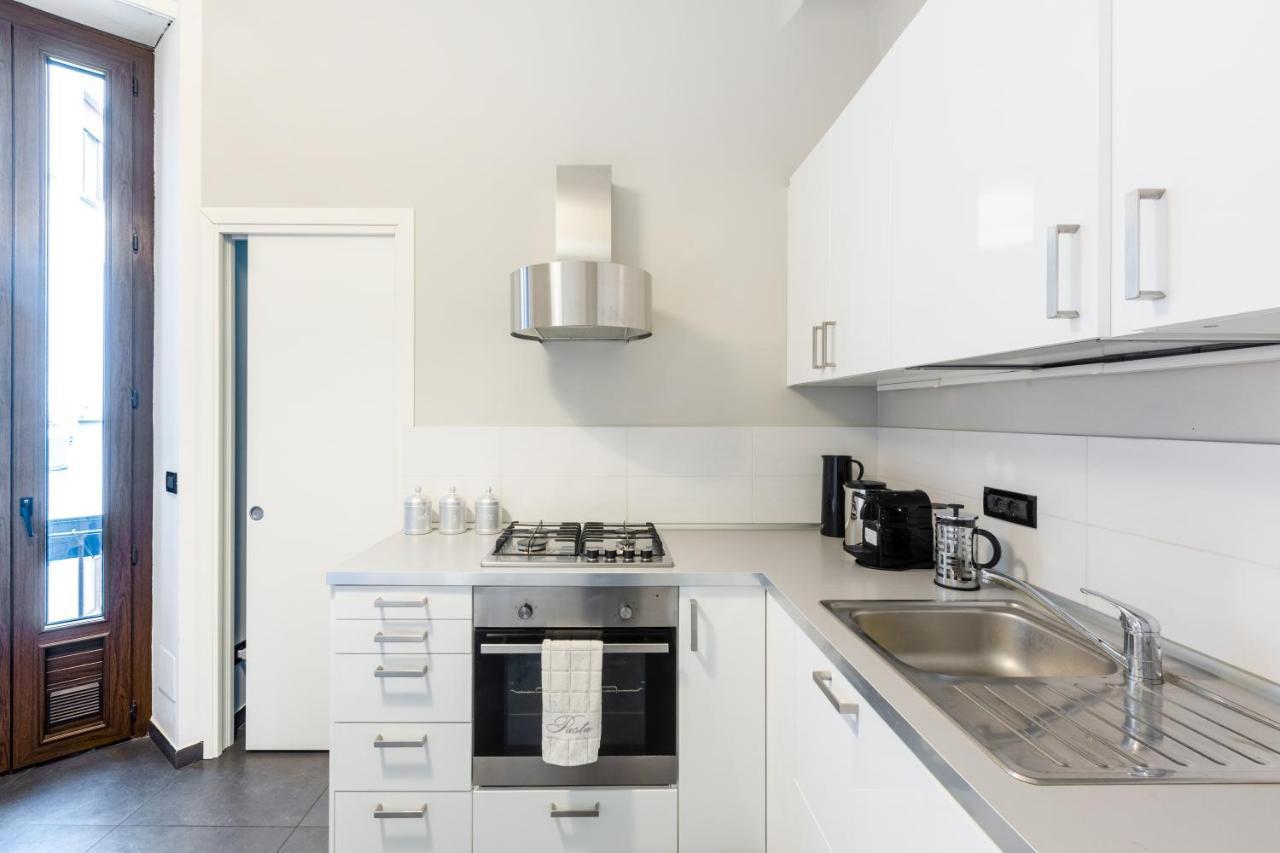 Spacious And Brilliant Apartment In Duomo By Easylife Milan Bagian luar foto
