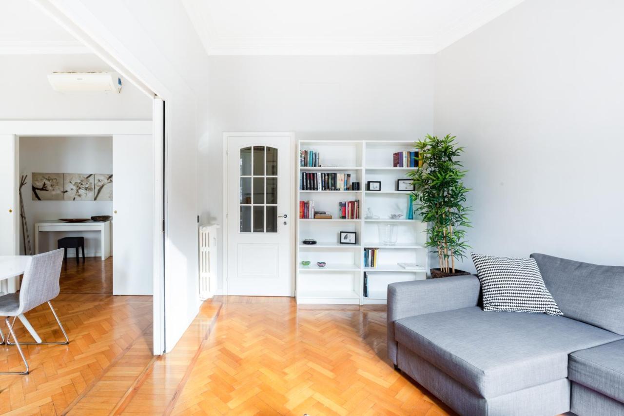 Spacious And Brilliant Apartment In Duomo By Easylife Milan Bagian luar foto