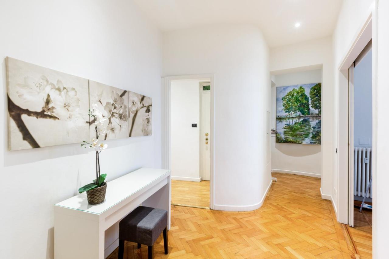 Spacious And Brilliant Apartment In Duomo By Easylife Milan Bagian luar foto