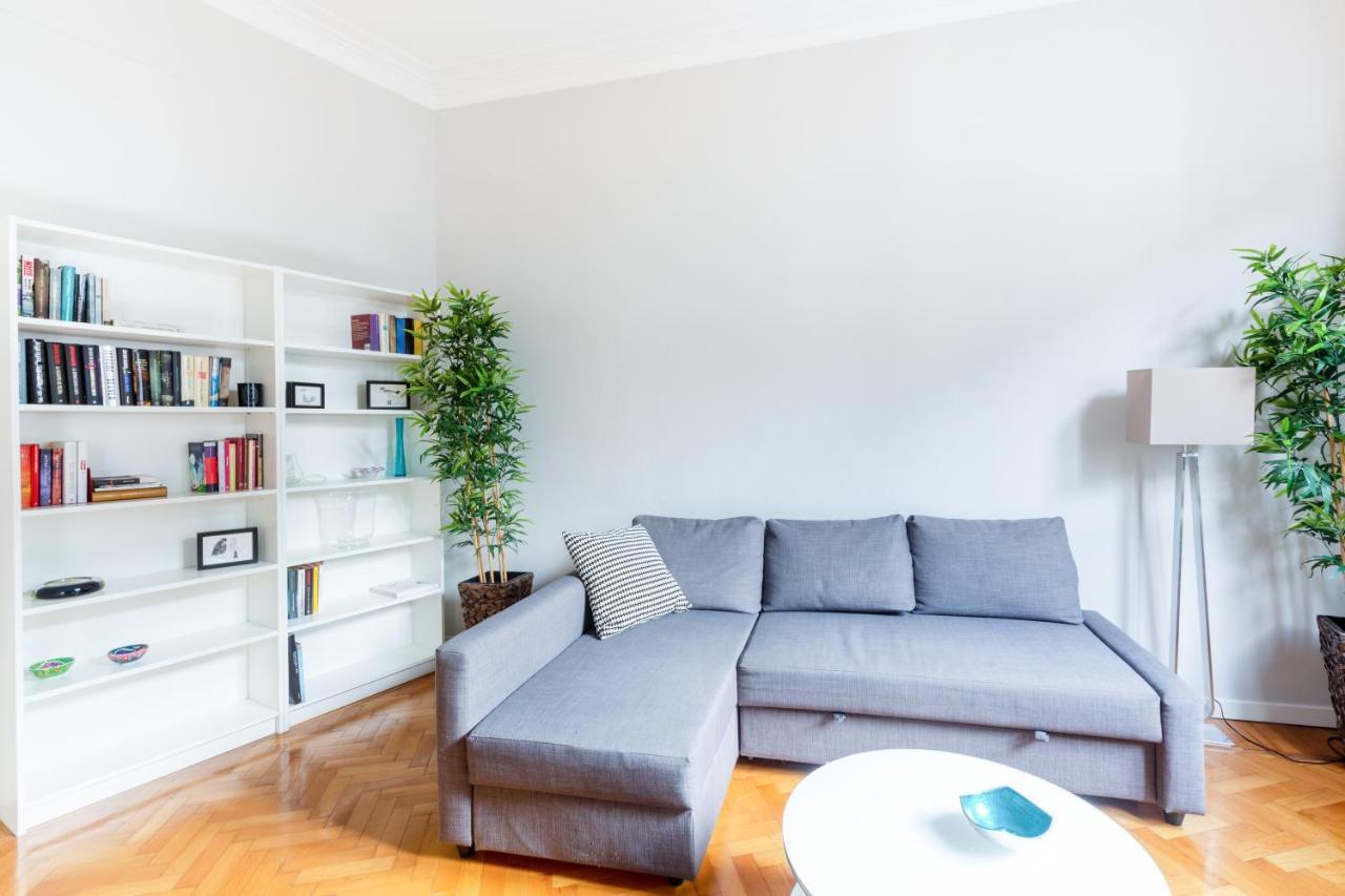 Spacious And Brilliant Apartment In Duomo By Easylife Milan Bagian luar foto