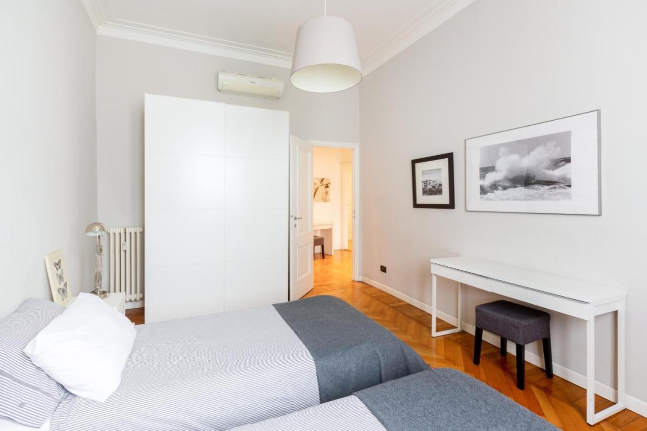 Spacious And Brilliant Apartment In Duomo By Easylife Milan Bagian luar foto